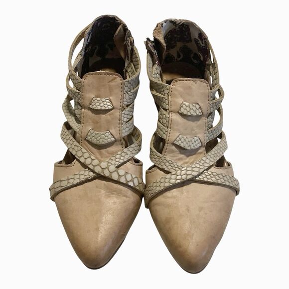 Freebird by Steven FAB! Emory Cut Out Leather Booties in Beige Size 7 - Picture 2 of 6